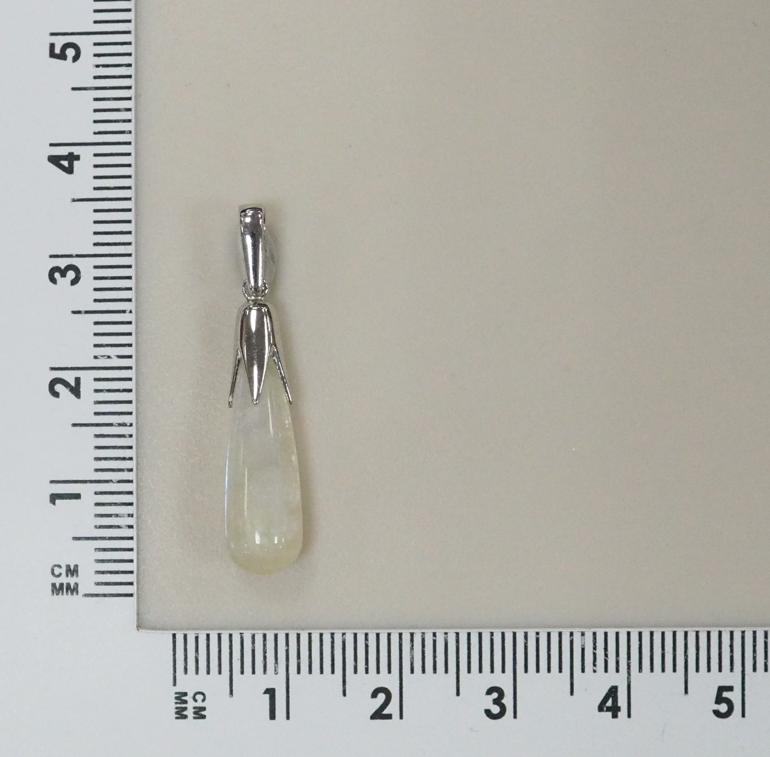 Серебряная подвеска с лунным камнем